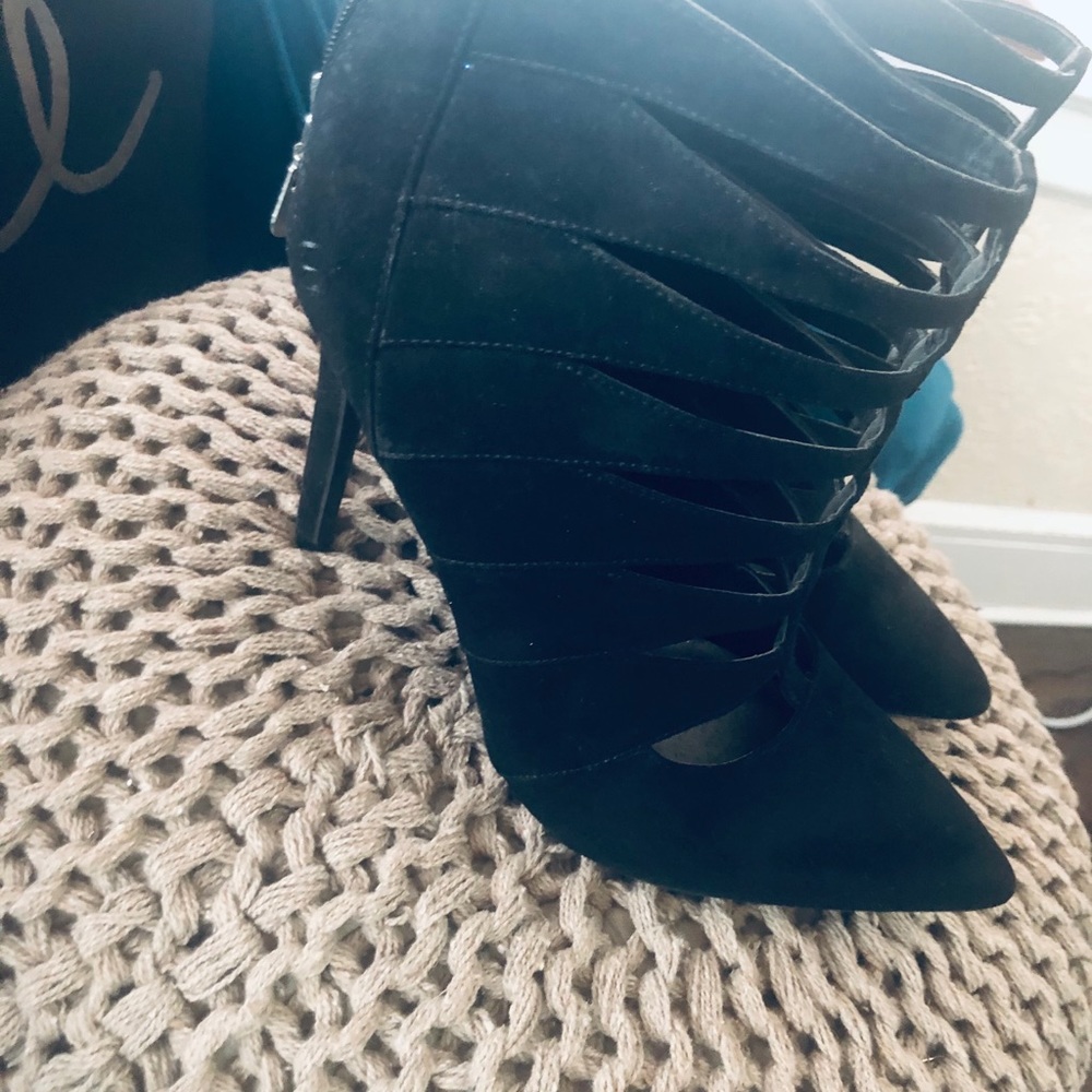 Guess Heels - Picture 3 of 6
